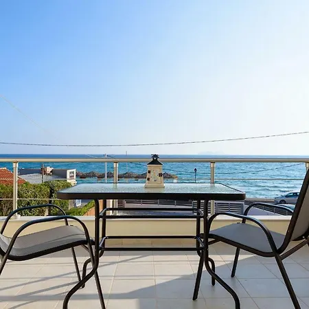 Coral Sea Apartment