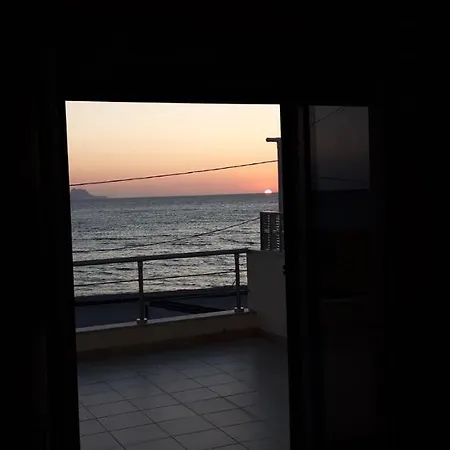 Coral Sea Apartment *